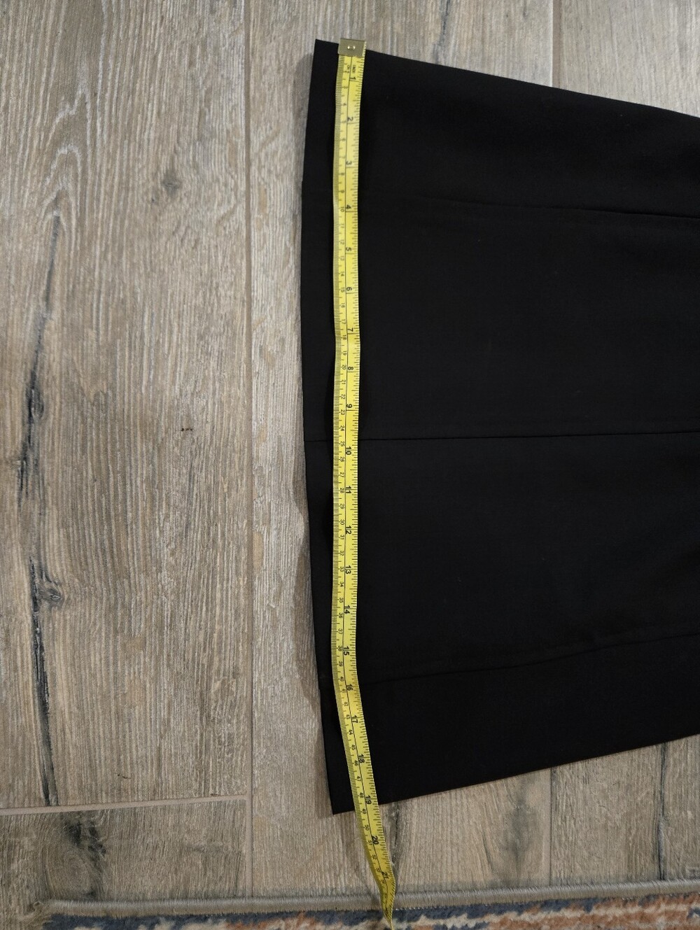 Classic Black Sleeveless Shift Dress - Picture 10 of 11
